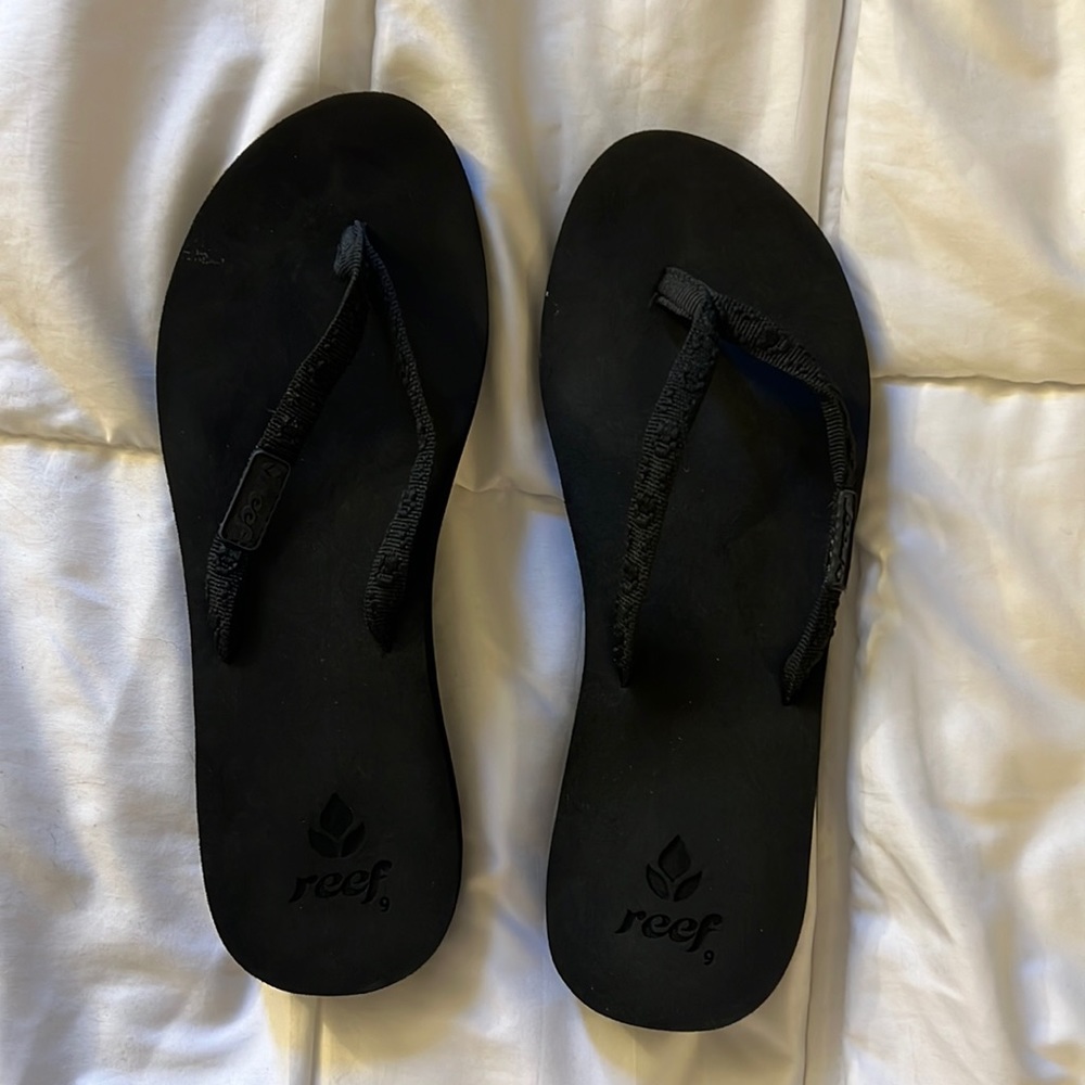 Reef Flip Flops size 9 NWOT black.